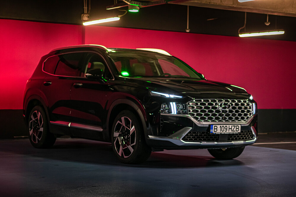 2021 Hyundai Santa Fe_shutterstock 1945776031