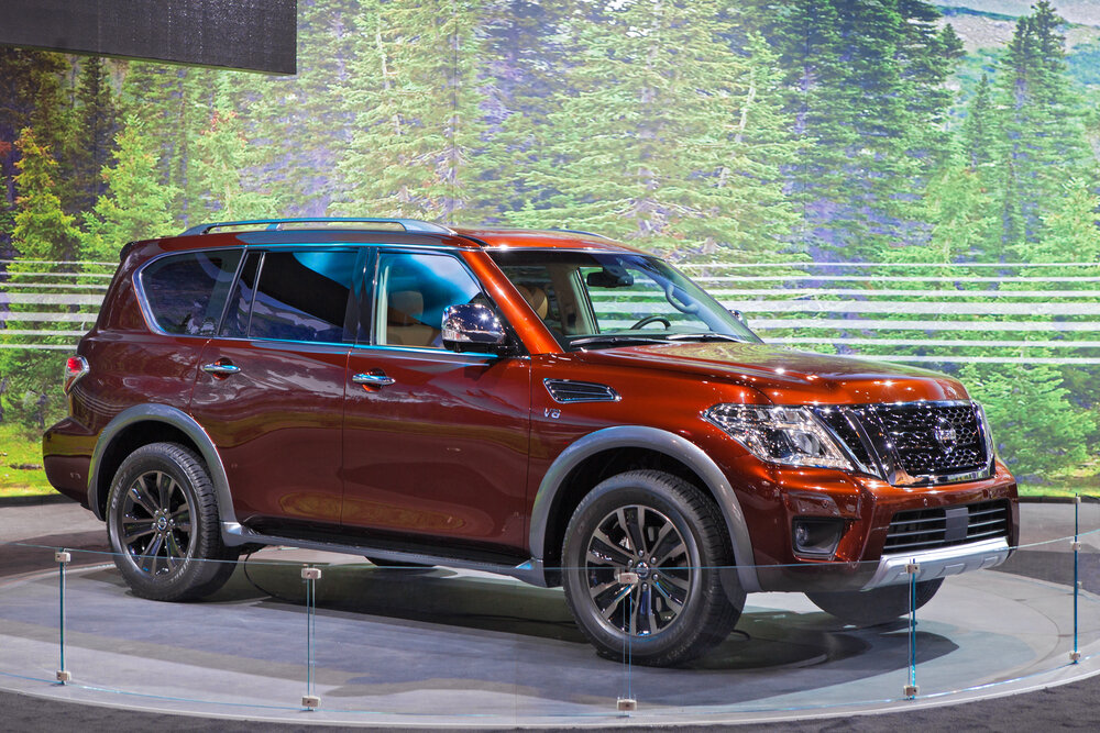 2016 Nissan Pathfinder_shutterstock 385346605
