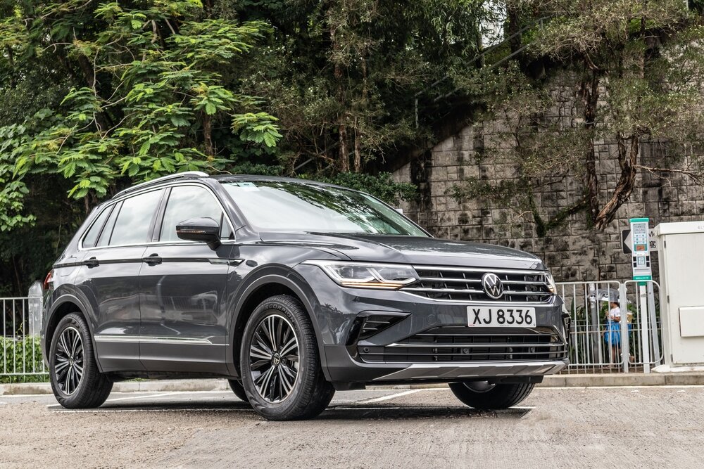 2022 Volkswagen Tiguan_shutterstock 2118658265