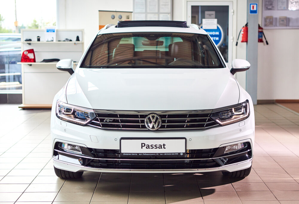 2019 Volkswagen Passat R line_shutterstock 1453850114