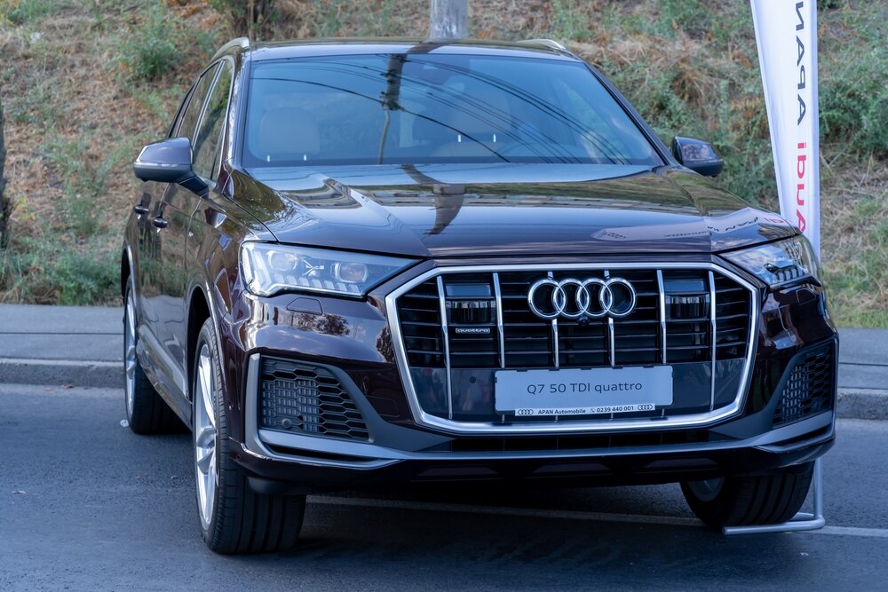 2021 Audi Q7_shutterstock 2102393206