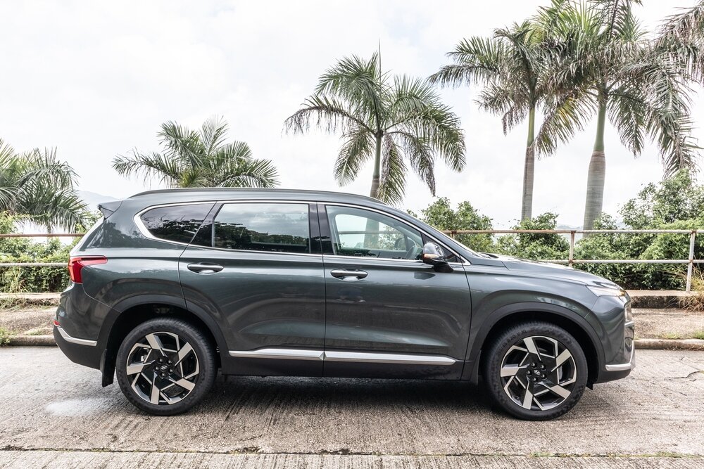2022 Hyundai Santa Fe_shutterstock 2118658289