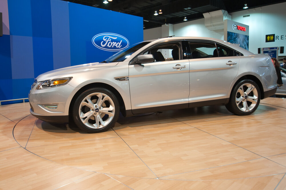 Ford Taurus_shutterstock 28323799