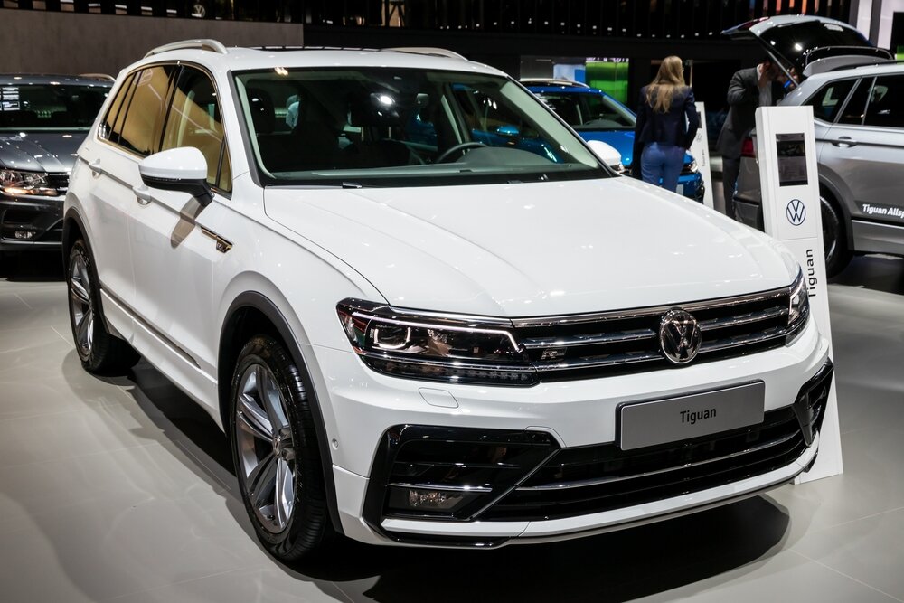 2021 Volkswagen Tiguan_shutterstock 2049981638