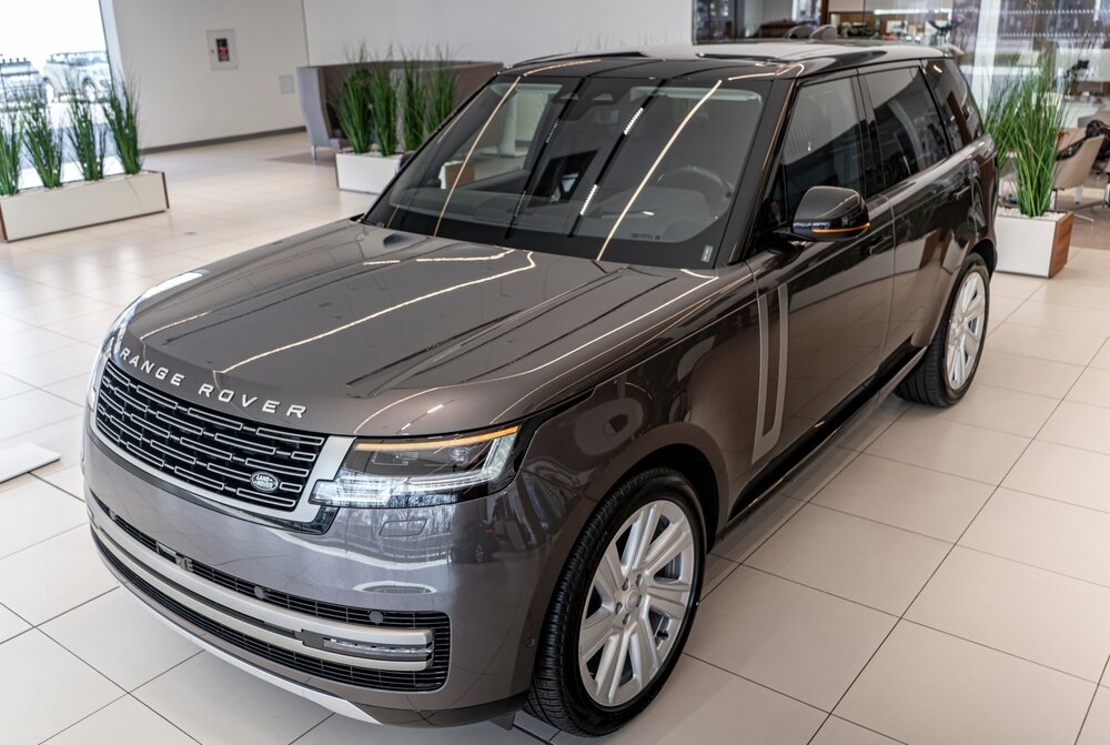 2022 Range Rover_shutterstock 2138951305