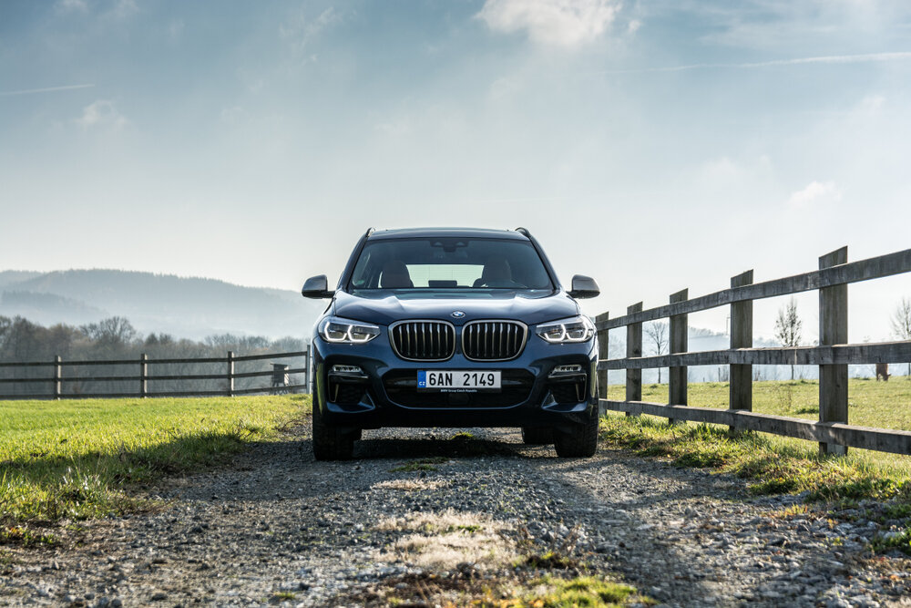 2018 BMW X3 M40i_shutterstock 1053837581