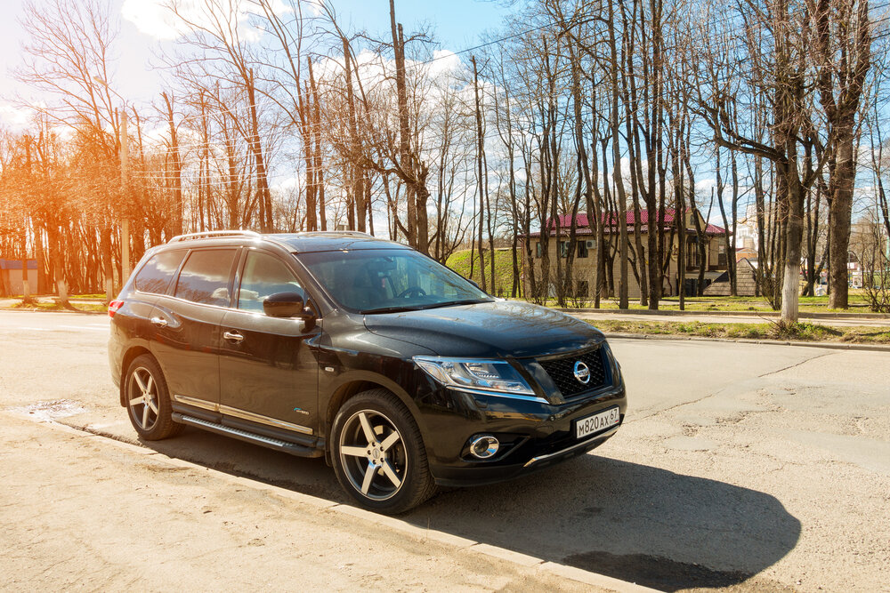 Nissan Pathfinder_shutterstock 634892447