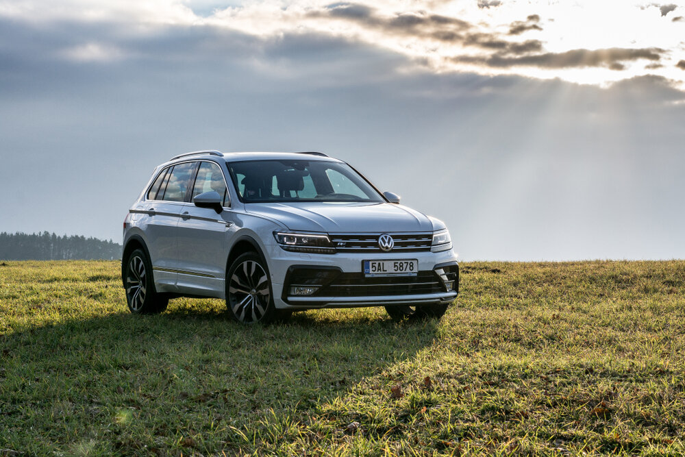 2017 Volkswagen Tiguan_shutterstock 1040021473