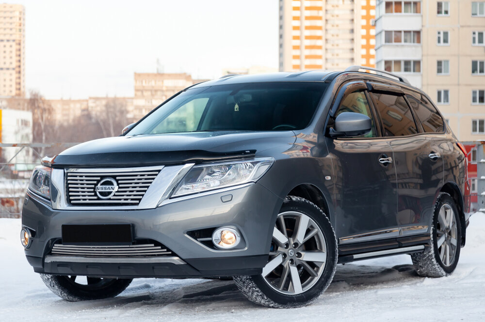 2015 Nissan Pathfinder_shutterstock 1574402743