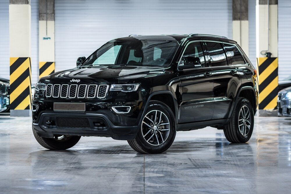 Jeep Grand Cherokee_shutterstock 2073529982