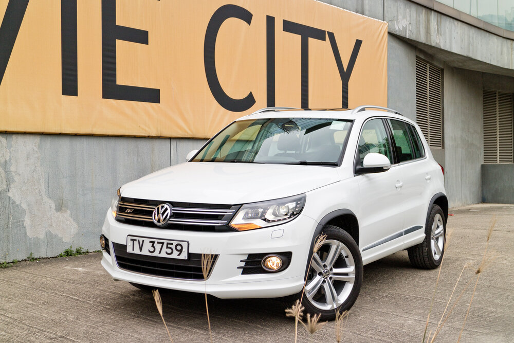 2015 Volkswagen Tiguan_shutterstock 440892406