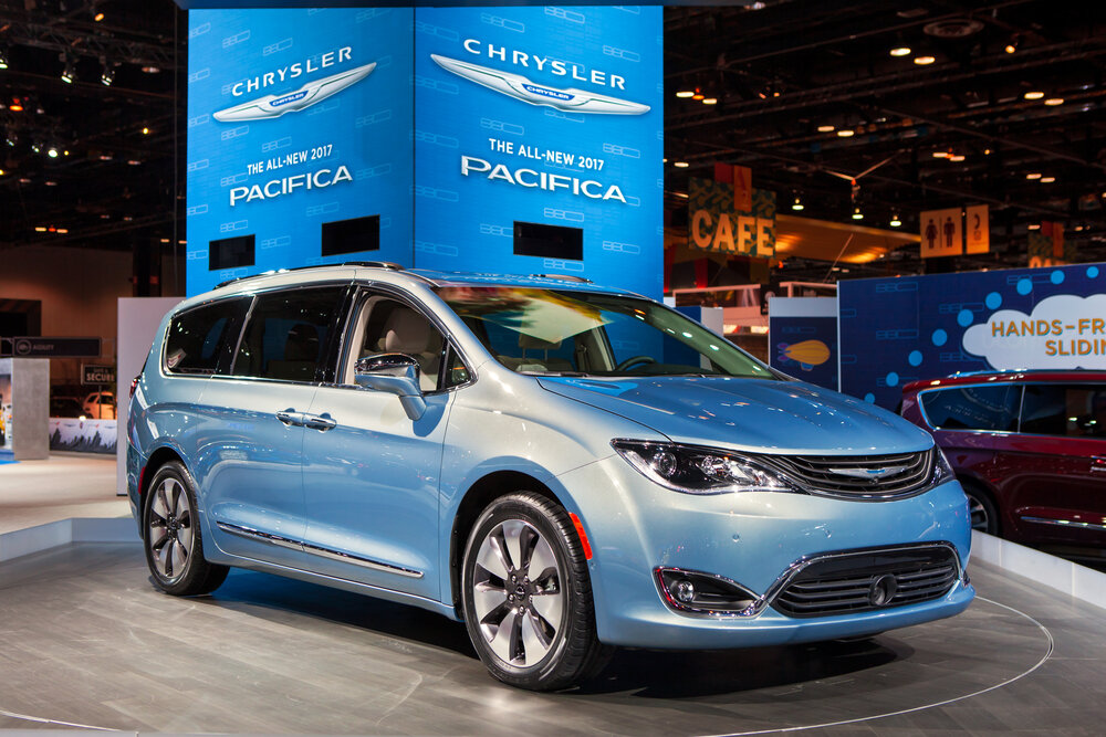 2017 Chrysler Pacifica_shutterstock 385075957