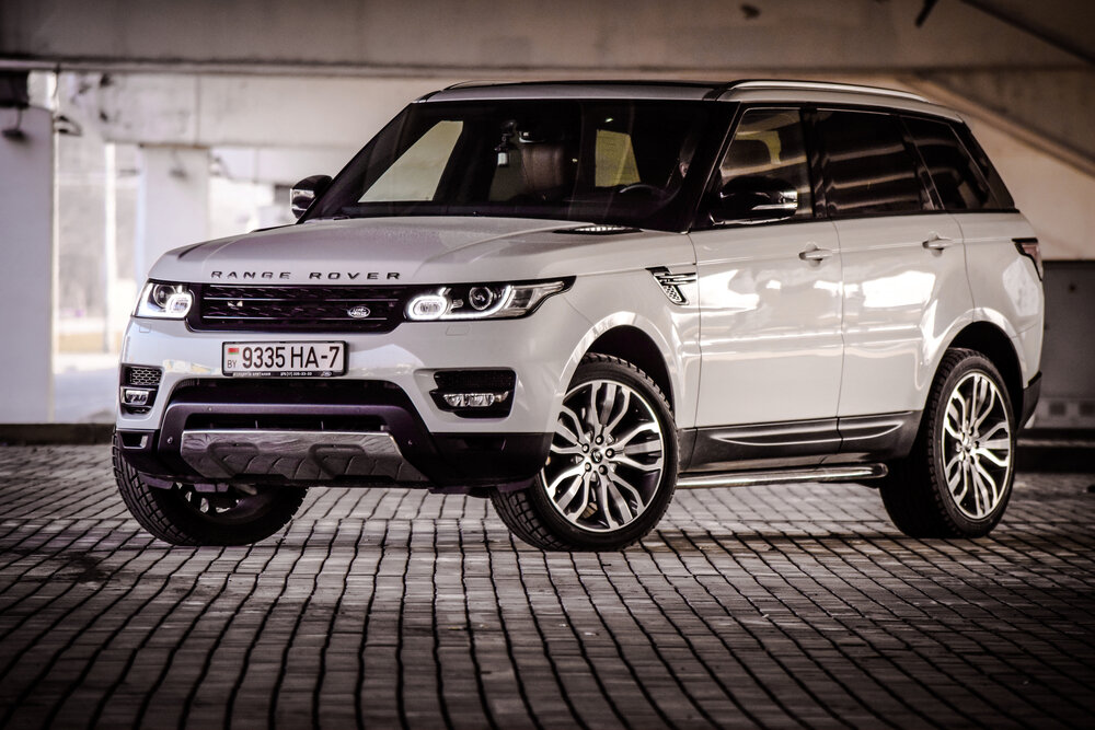 2015 Range Rover Sport 3.0 Supercharged_shutterstock 323084222