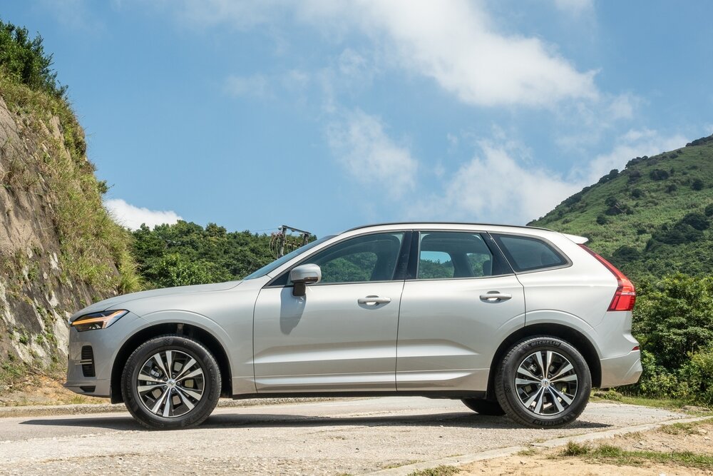 2022 Volvo XC60_shutterstock 2118657737