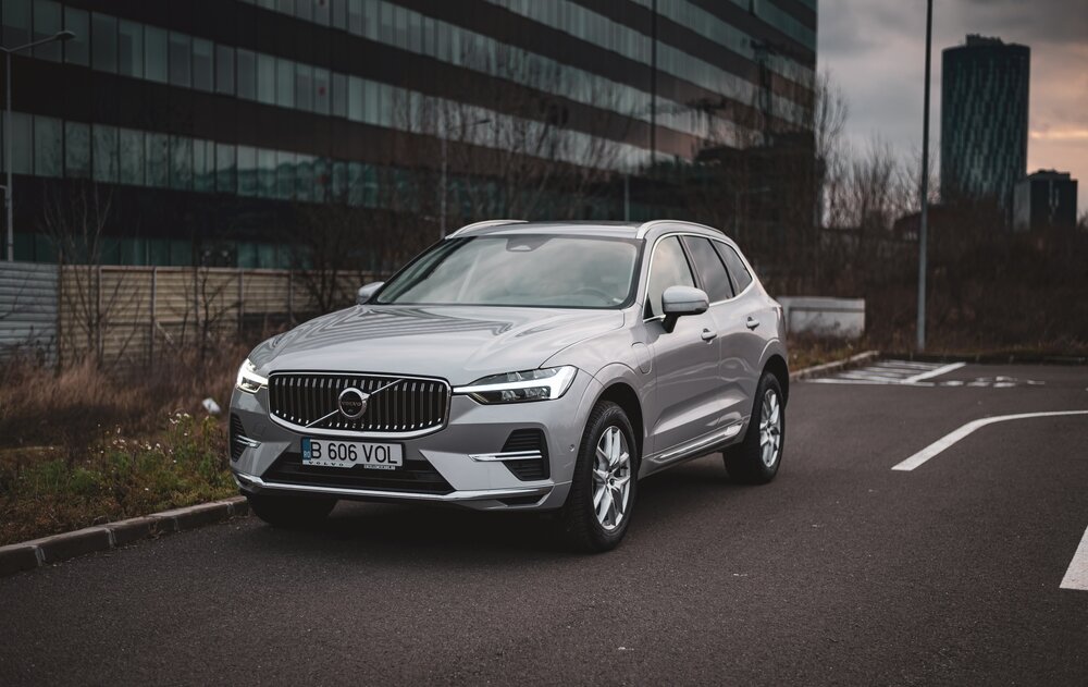 Volvo XC60 T8 Recharge_shutterstock 2112039392