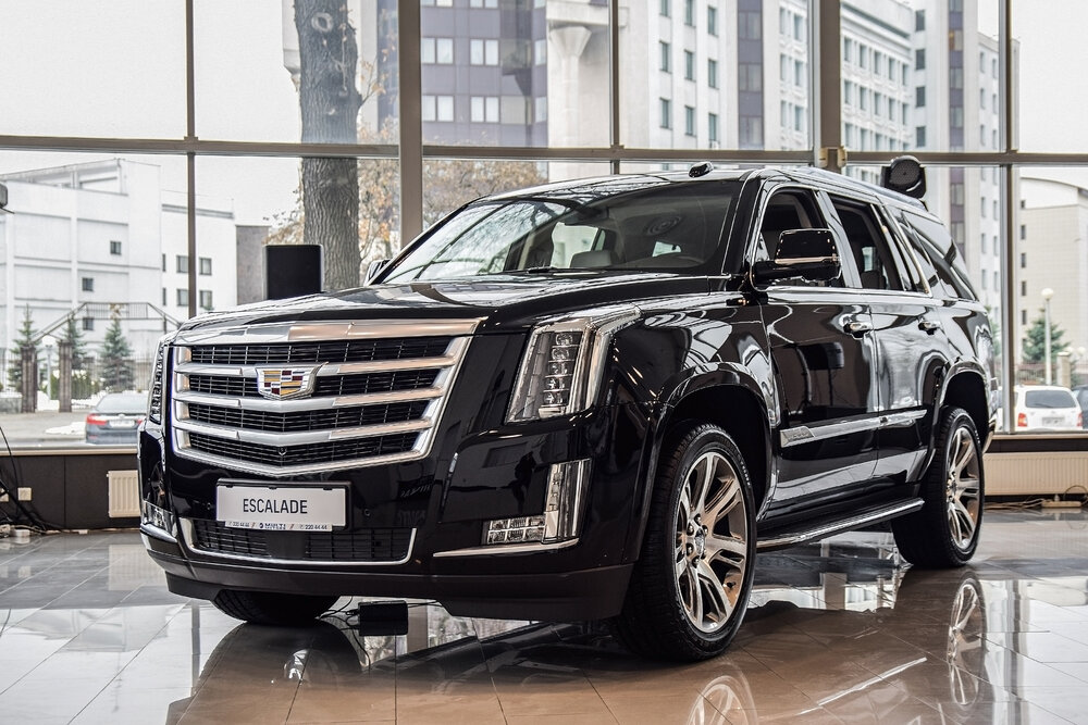 2016 Cadillac Escalade_shutterstock 523839961