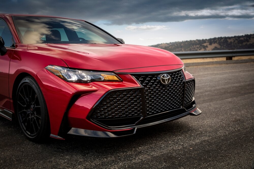 Toyota Avalon TRD sedan_shutterstock 2041937150
