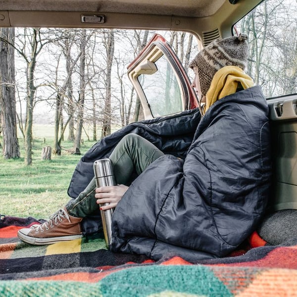 Practical Tips on Staying Warm in Your Car Overnight Surviving the Chill
