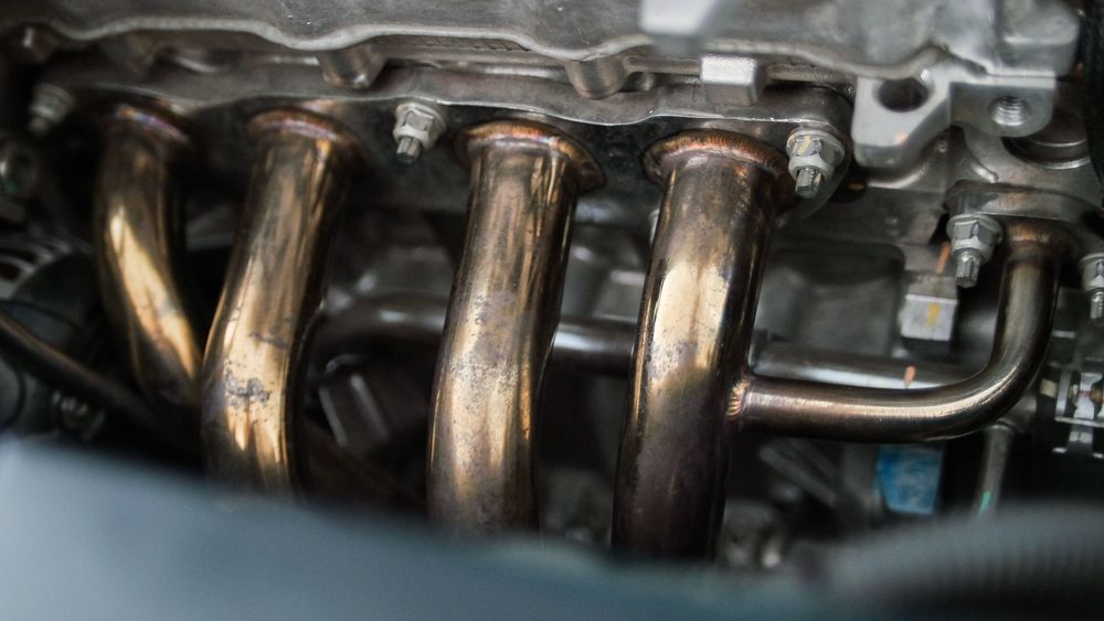 Exhaust headers on Toyota