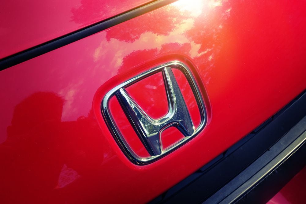 Example of a Honda badge.
