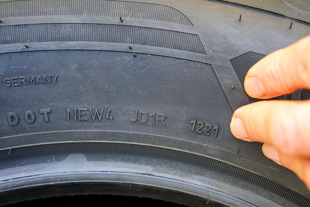 1221 tire manufacturing code representing the 12th week in 2021.