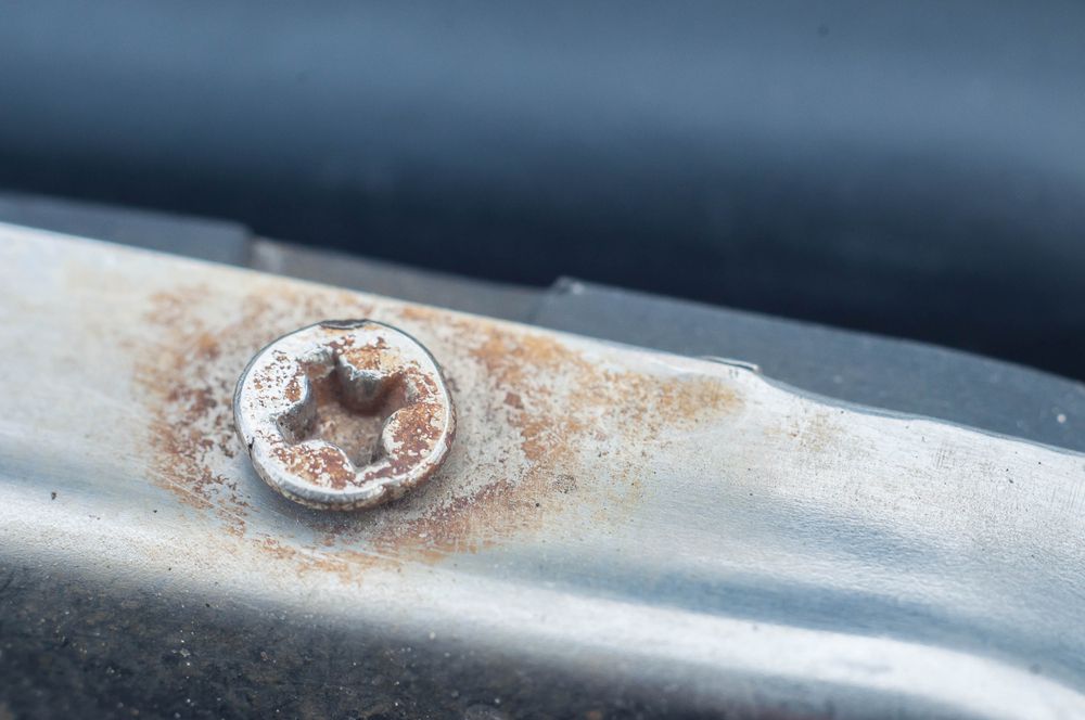 rusty_license_plate_screw_shutterstock_1366936904