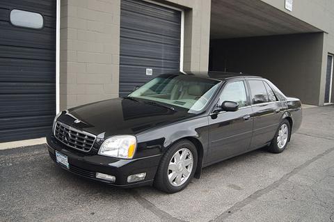 <a href="https://commons.wikimedia.org/w/index.php?curid=44863040" target="_blank">By Greg Gjerdingen from Willmar, USA - 2004 Cadillac DTS, CC BY 2.0</a>