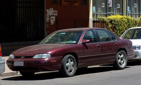 <a href="https://commons.wikimedia.org/w/index.php?curid=76102309" target="_blank">By RL GNZLZ from Chile - Chevrolet Lumina LTZ 1998, CC BY-SA 2.0</a>