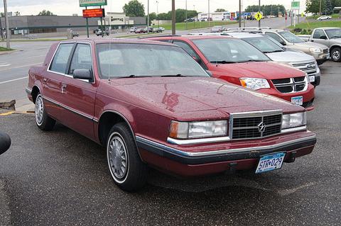 <a href="https://commons.wikimedia.org/w/index.php?curid=40120844" target="_blank">By Greg Gjerdingen from Willmar, USA - 93 Dodge Dynasty, CC BY 2.0</a>