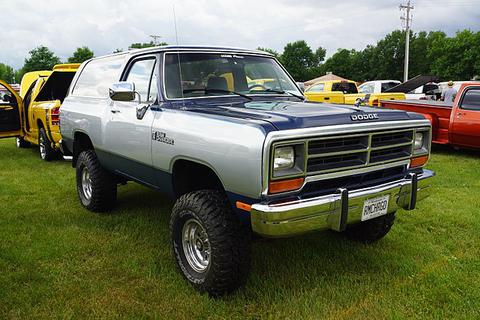 <a href="https://commons.wikimedia.org/w/index.php?curid=69254137" target="_blank">By Greg Gjerdingen from Willmar, USA - 1990 Dodge Ramcharger, CC BY 2.0</a>