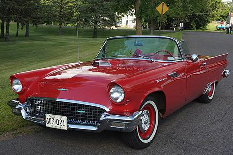 <a href="https://commons.wikimedia.org/w/index.php?curid=86484611" target="_blank">By Greg Gjerdingen from Willmar, USA - 1957 Ford Thunderbird, CC BY 2.0</a>