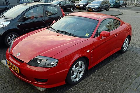 <a href="https://commons.wikimedia.org/w/index.php?curid=36349108" target="_blank">By free photos &amp; art - 2005 Hyundai Tiburon Coupe, CC BY 2.0</a>