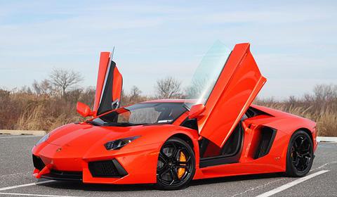 <a href="https://commons.wikimedia.org/w/index.php?curid=21784675" target="_blank">By Damian Morys from New York City, United States - Aventador., CC BY 2.0</a>
