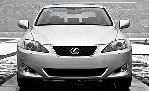 <a href="https://commons.wikimedia.org/w/index.php?curid=12338137" target="_blank">By Tim Wang from Beijing, China - Lexus IS300 * First SnowUploaded by Altair78, CC BY-SA 2.0</a>