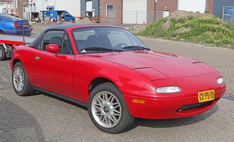 <a href="https://commons.wikimedia.org/w/index.php?curid=36348650" target="_blank">By free photos &amp; art - 1992 Mazda MX 5 Miata, CC BY 2.0</a>