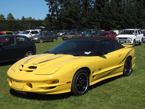 <a href="https://commons.wikimedia.org/w/index.php?curid=46873606" target="_blank">By Riley from Christchurch, New Zealand - 2002 Pontiac Firebird Trans Am Collector&#039;s Edition Convertible, CC BY 2.0</a>
