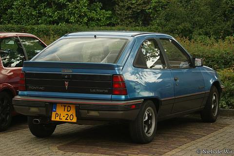 <a href="https://commons.wikimedia.org/w/index.php?curid=37749021" target="_blank">By Niels de Wit from Lunteren, The Netherlands - 1989 Pontiac LeMans, CC BY 2.0</a>