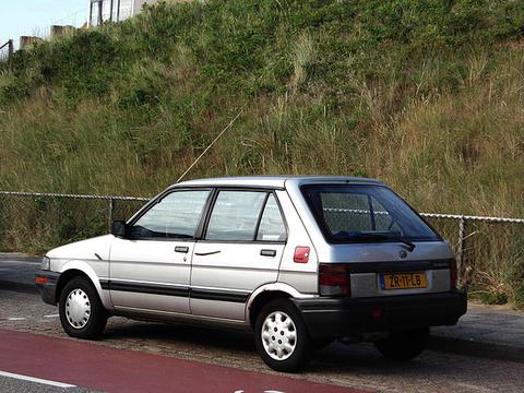 <a href="https://commons.wikimedia.org/w/index.php?curid=38639241" target="_blank">By Dennis Elzinga - Subaru Justy 1.0 GL, CC BY 2.0</a>