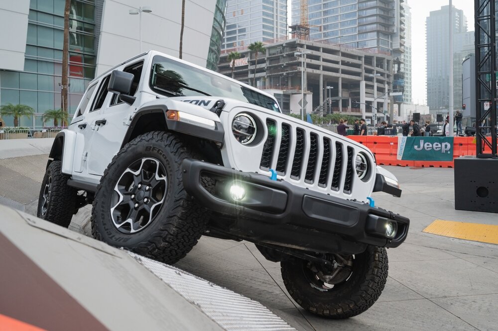 Jeep Wrangler Turning Radius (2014 - 2023)